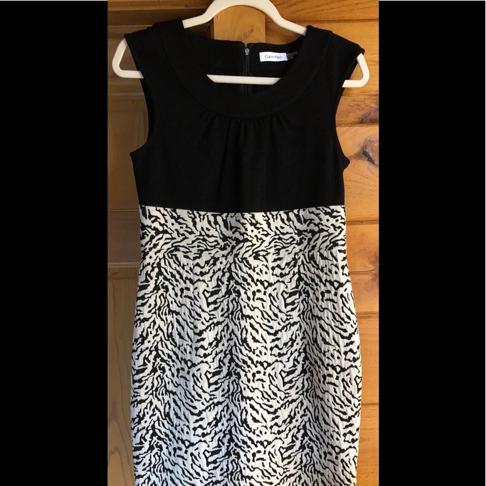 STYLISH!! CALVIN KLEIN SHEATH DRESS - sz 10 P